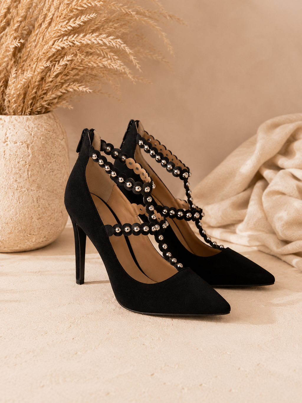 Escarpins noirs à clous élégants