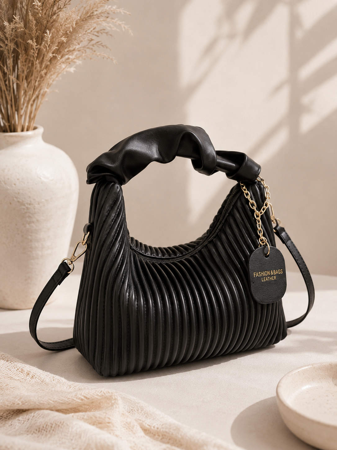 Petit sac noir plissé – Porté main & bandoulière