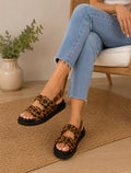 Sandales léopard à boucles dorées – Style tendance
