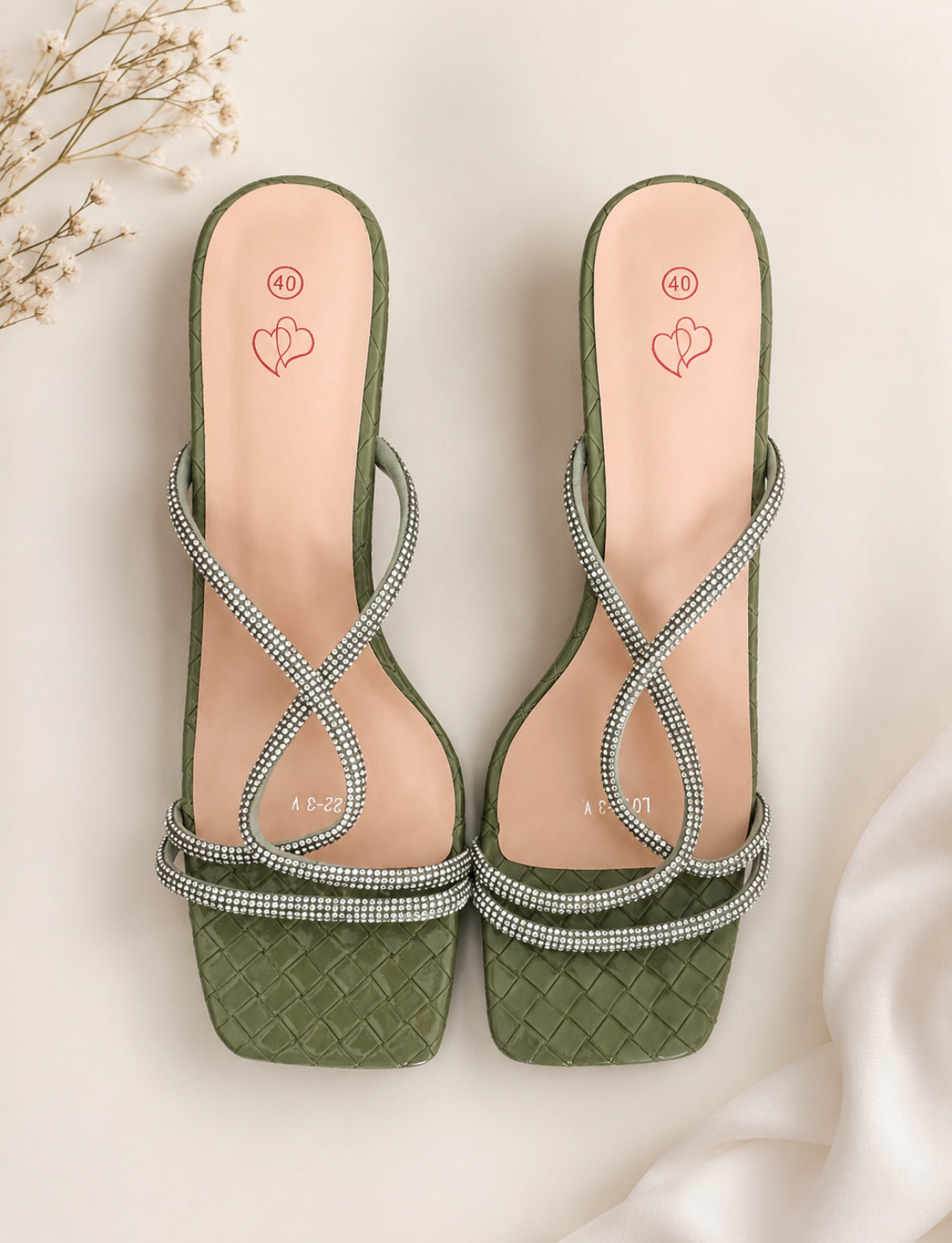 Sandales kaki à strass et talon transparent