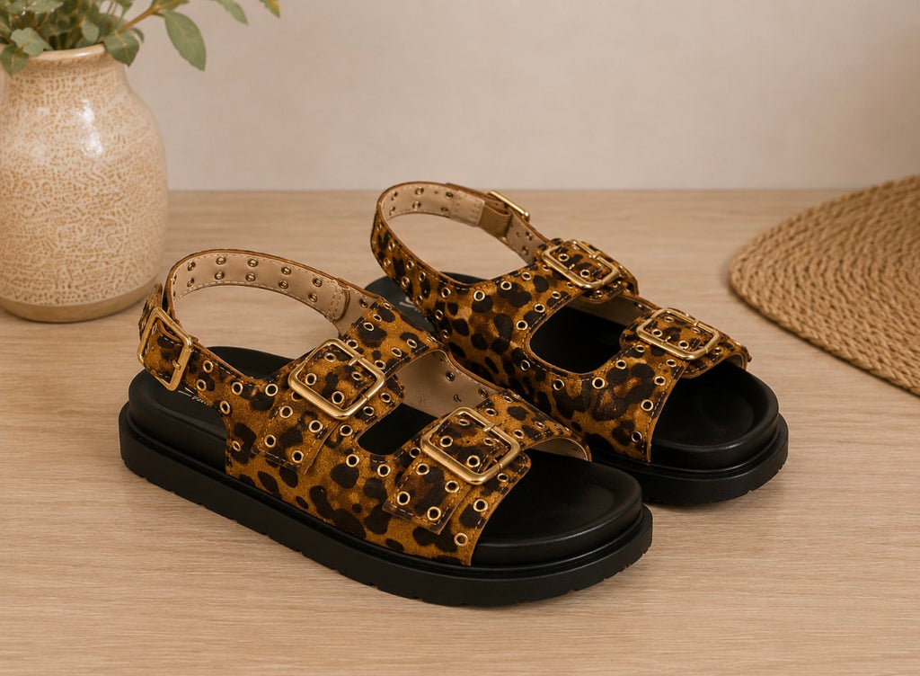 Sandales léopard à boucles dorées – Style tendance