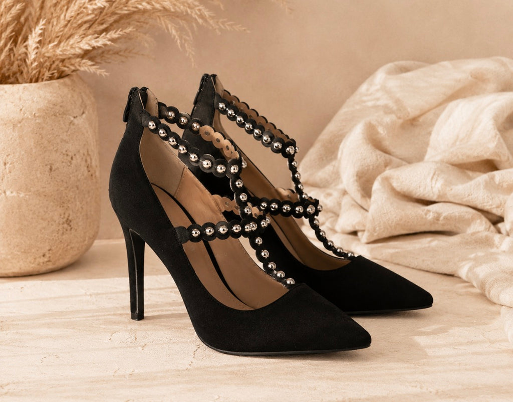 Escarpins noirs à clous élégants
