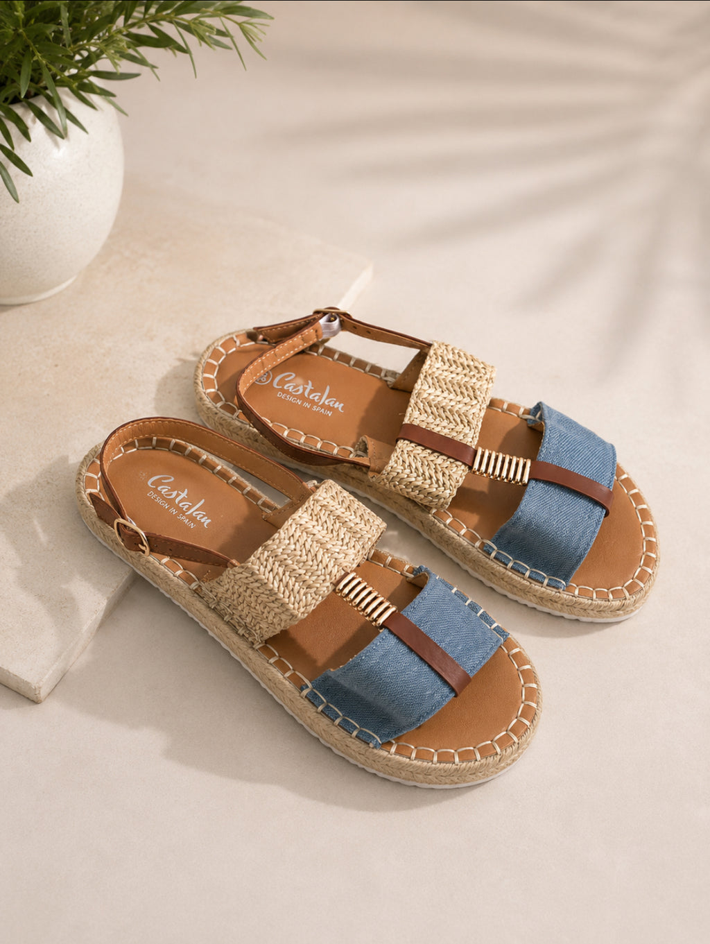 Sandales Bohème Denim & Raphia “Élégance d’Été”