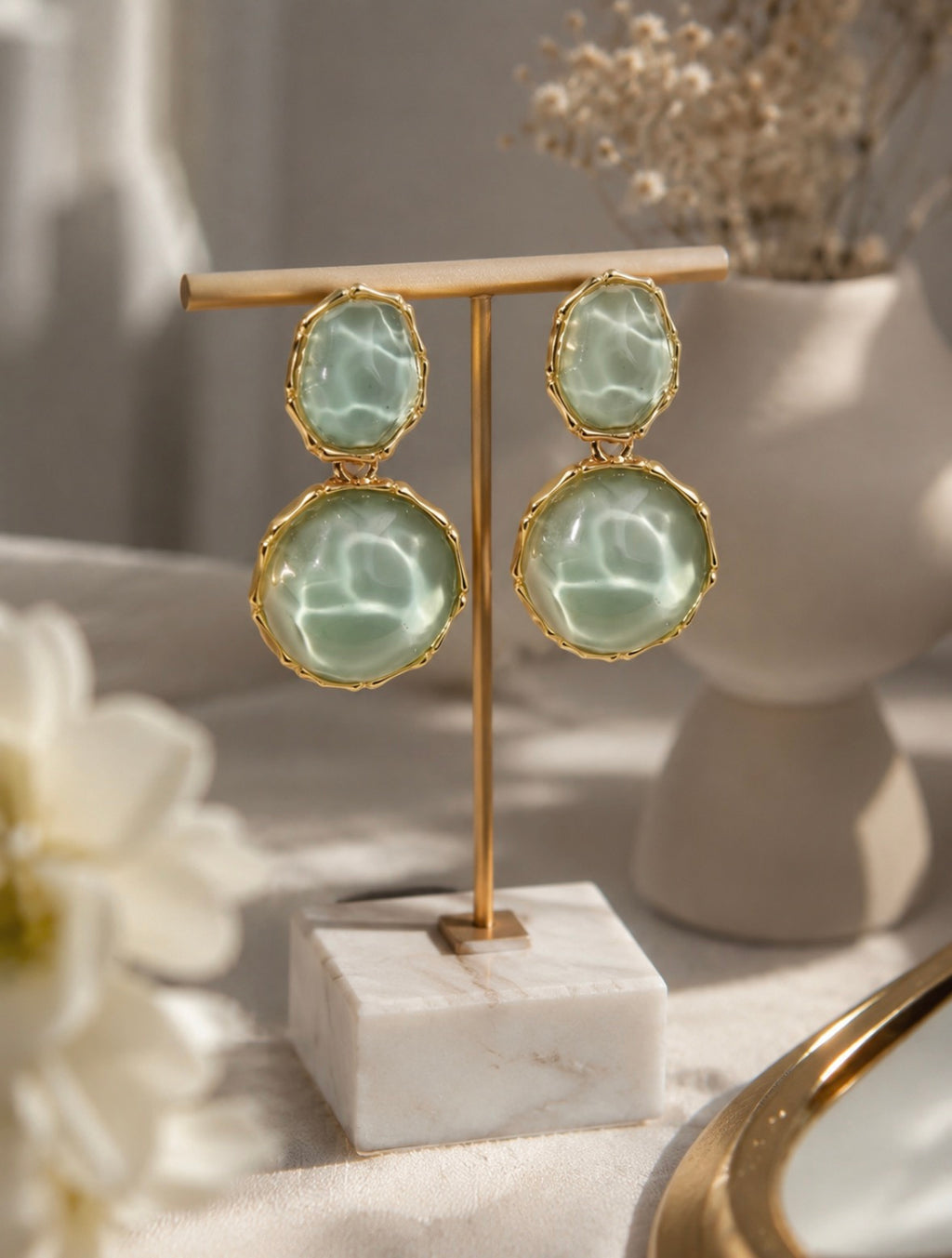 Boucles d’oreilles pendantes vert d’eau effet marbré dorées