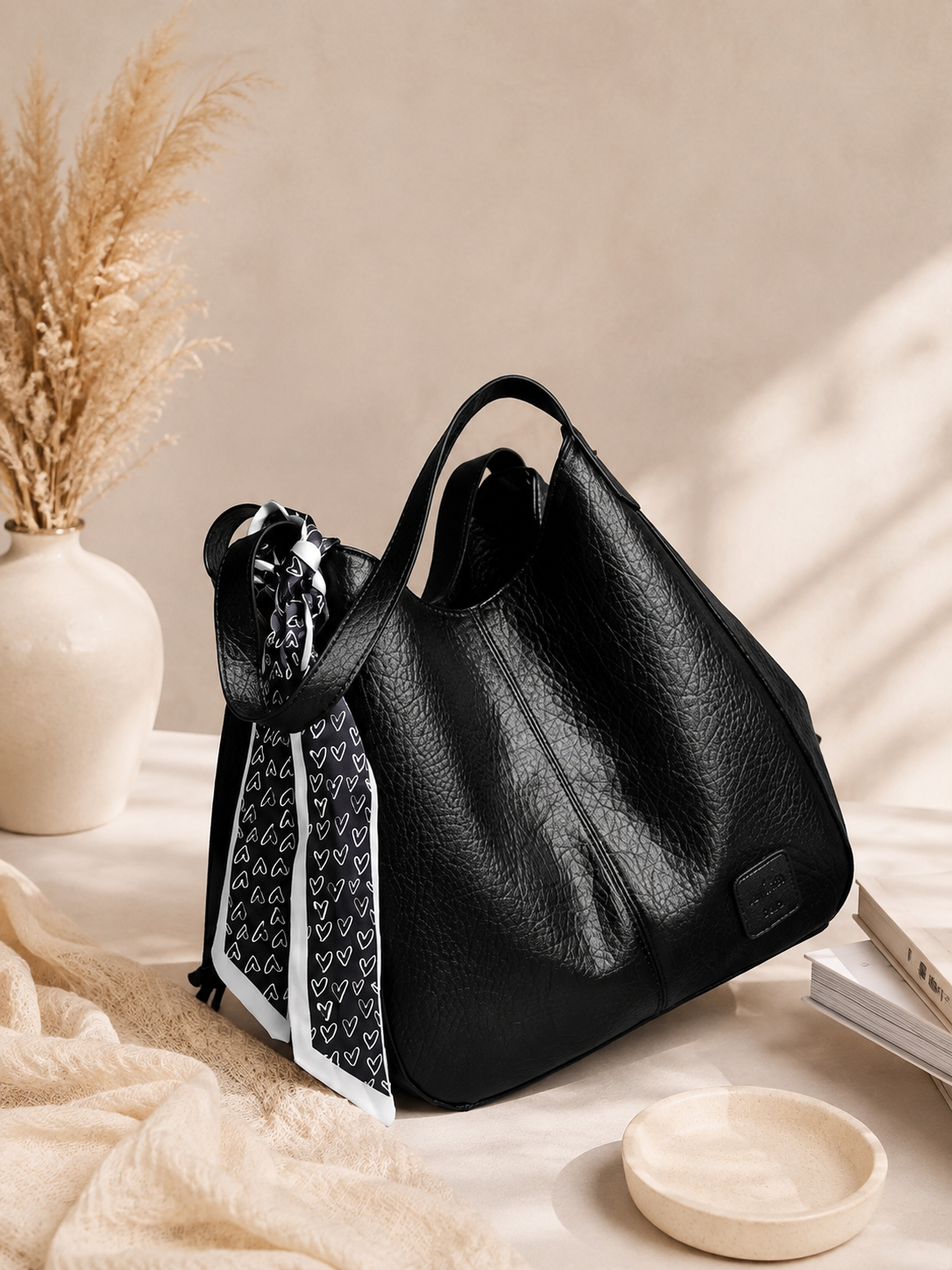 Sac cabas noir avec foulard